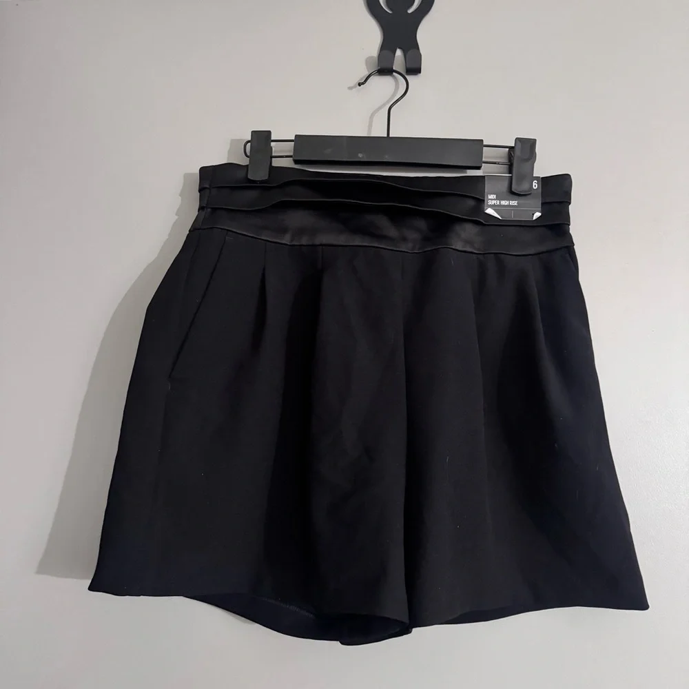 Express Midi Super High Rise Tuxedo Waist Shorts Black Size 6